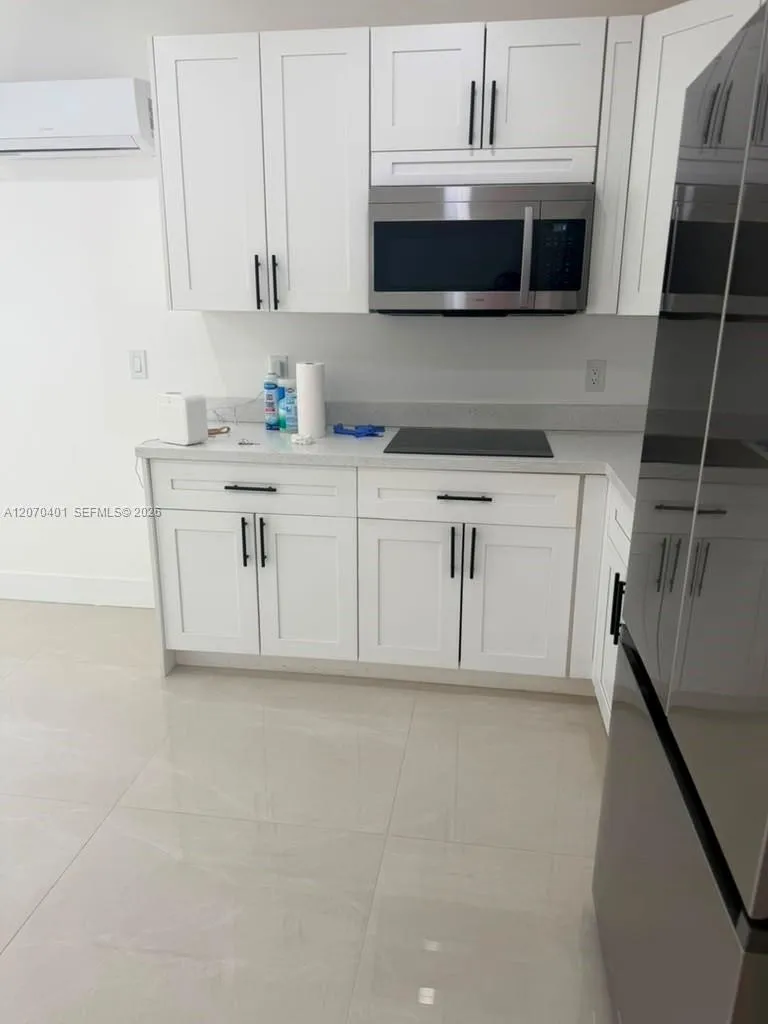 861 E 33rd St #1 Hialeah, FL 33013