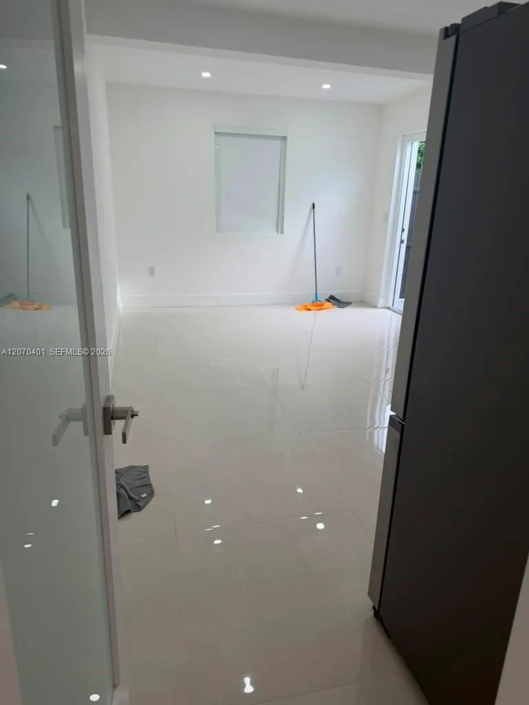 861 E 33rd St #1 Hialeah, FL 33013