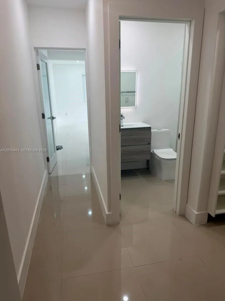 861 E 33rd St #1 Hialeah, FL 33013