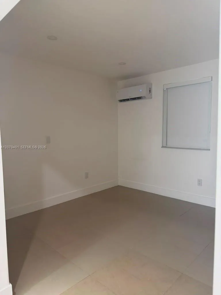 861 E 33rd St #1 Hialeah, FL 33013