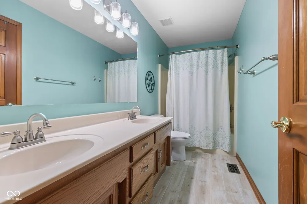 3622 Fountain View Drive Greenwood, IN 46143