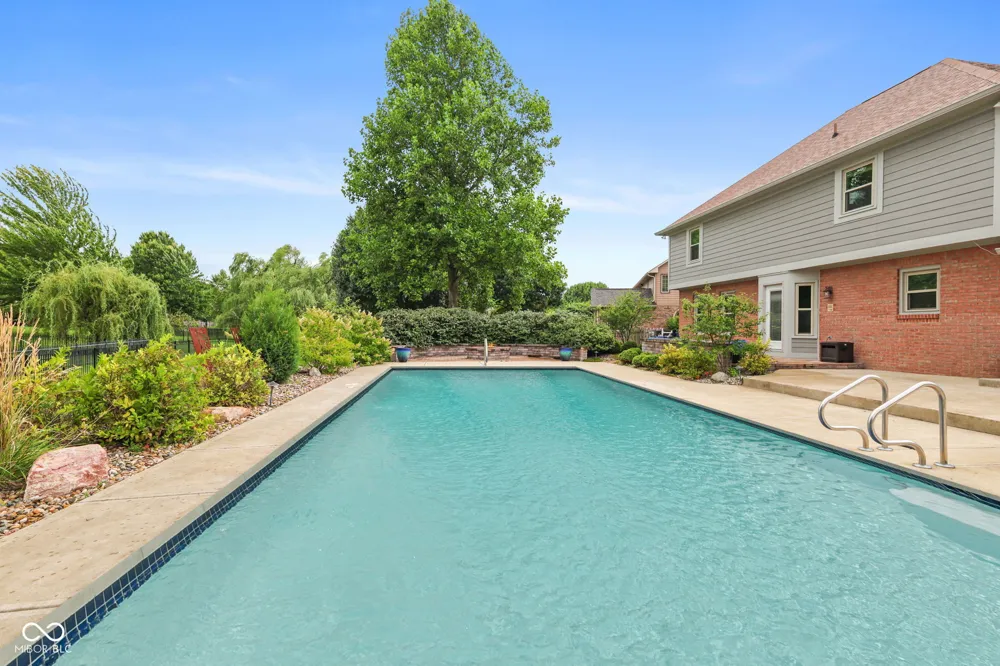 3622 Fountain View Drive Greenwood, IN 46143