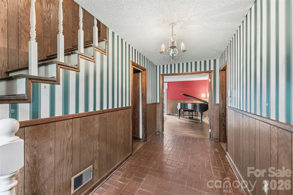 3110 Robinwood Road Gastonia, NC 28054