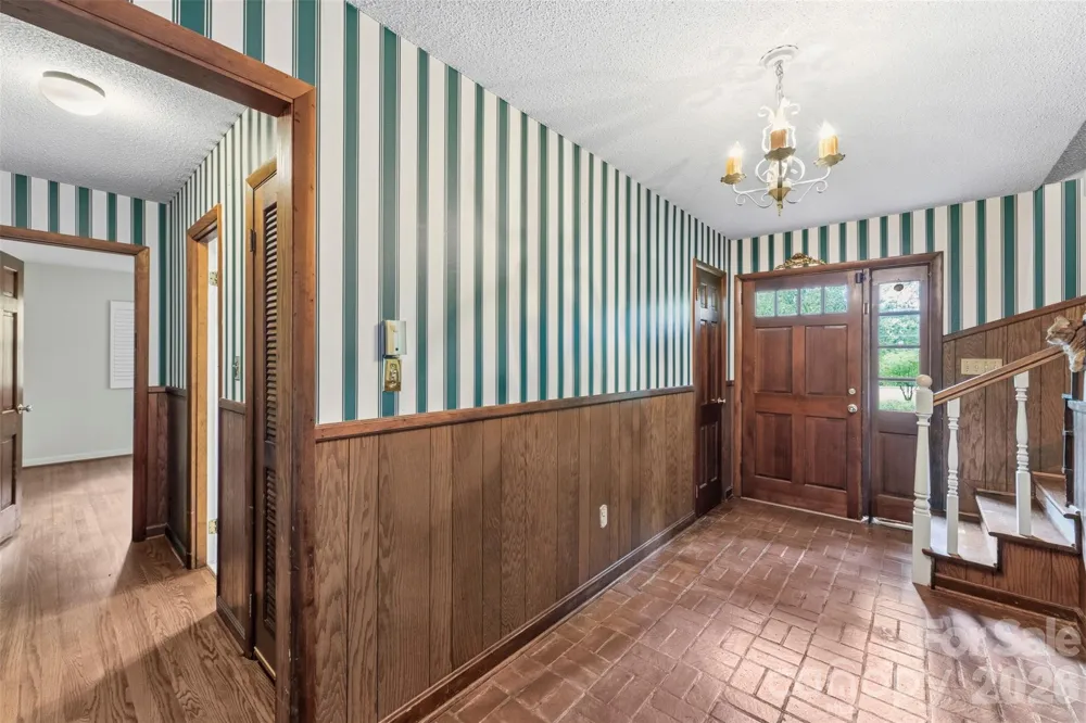 3110 Robinwood Road Gastonia, NC 28054