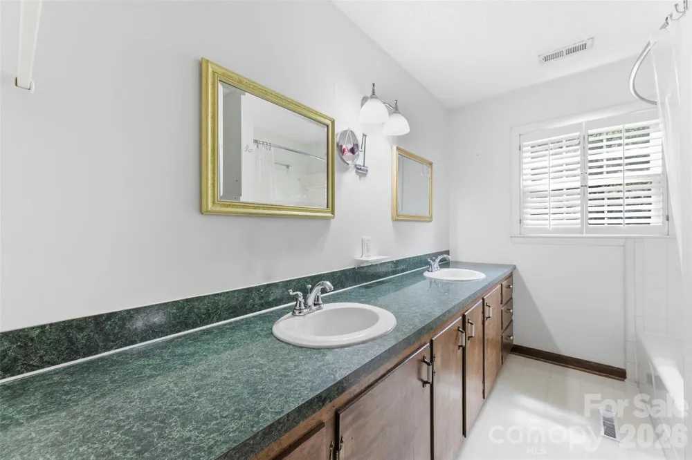 3110 Robinwood Road Gastonia, NC 28054
