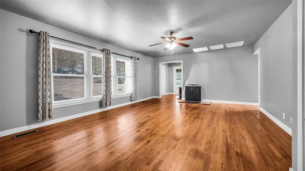 1528 W Day Street Denison, TX 75020