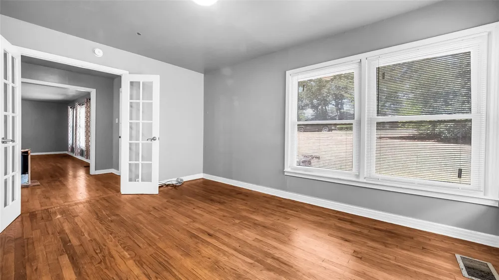 1528 W Day Street Denison, TX 75020