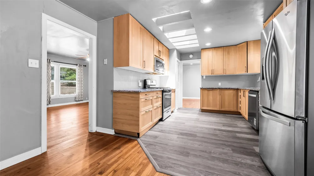 1528 W Day Street Denison, TX 75020
