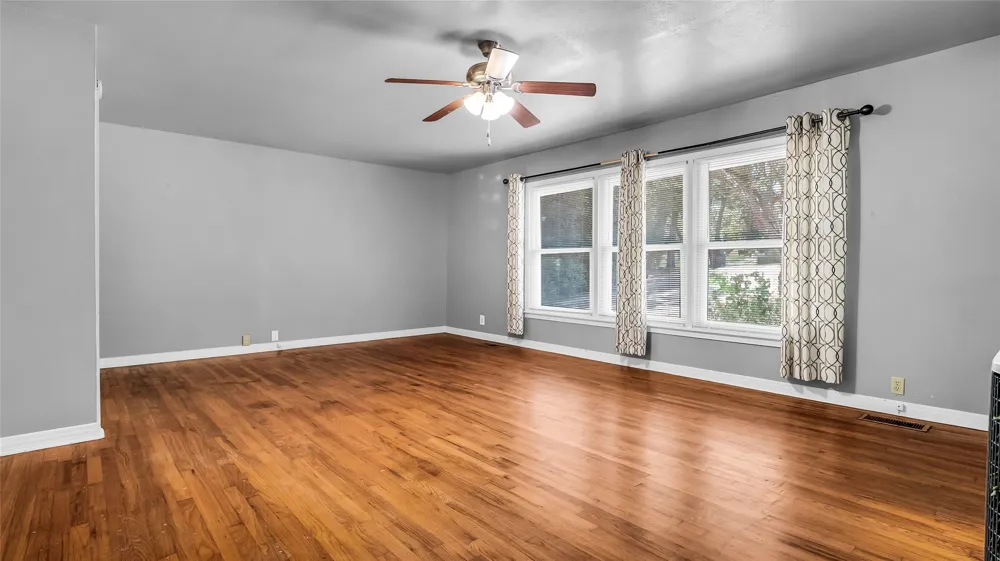 1528 W Day Street Denison, TX 75020