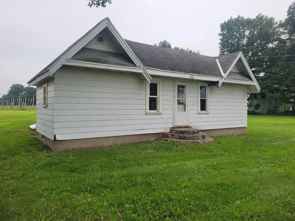 37646 Paw Paw Road Paw Paw, MI 49079