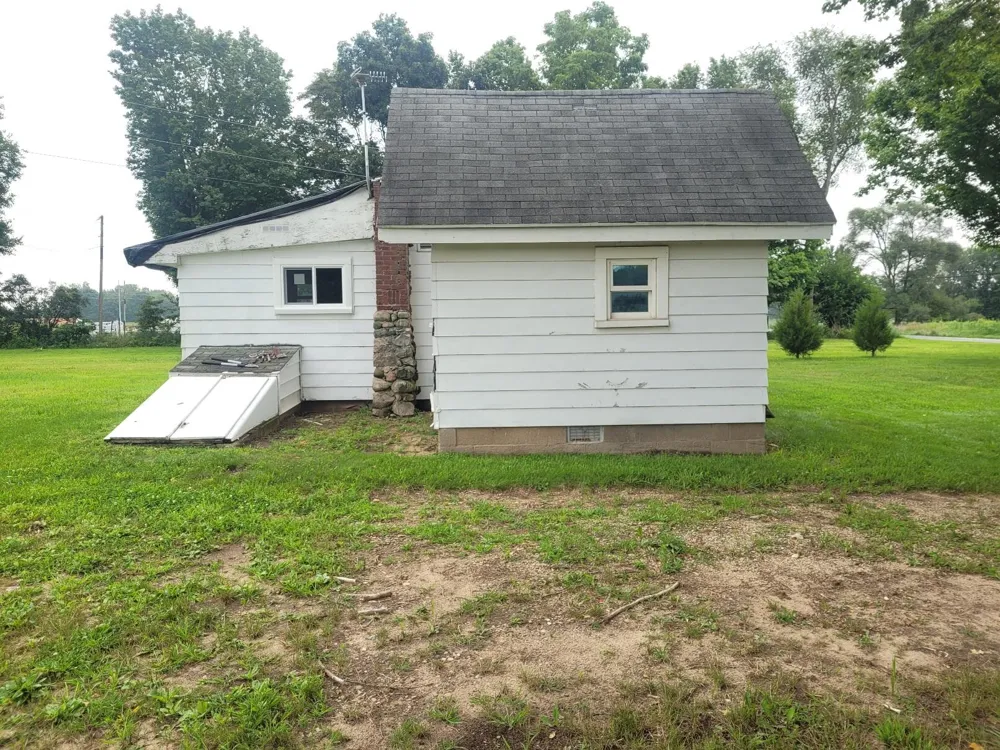 37646 Paw Paw Road Paw Paw, MI 49079