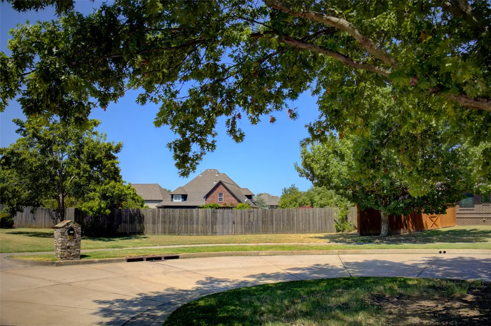 7902 E Commercial Street Broken Arrow, OK 74014