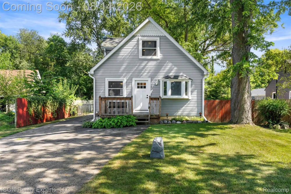 55875 Pontiac Trail Court Lyon Charter Township, MI 48165