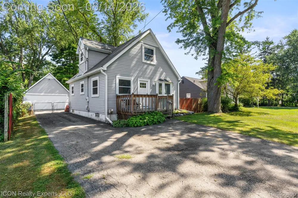 55875 Pontiac Trail Court Lyon Charter Township, MI 48165
