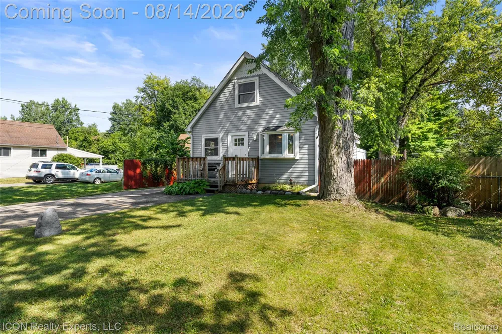 55875 Pontiac Trail Court Lyon Charter Township, MI 48165