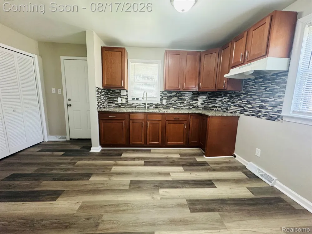 20195 Westhampton Avenue Southfield City, MI 48075