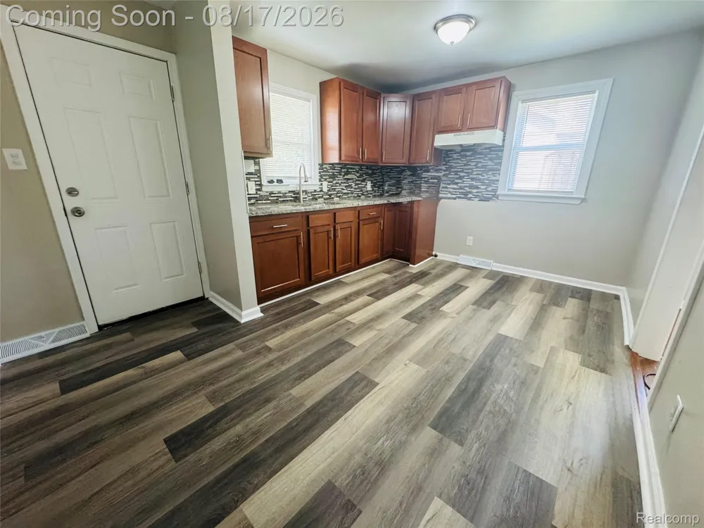 20195 Westhampton Avenue Southfield City, MI 48075
