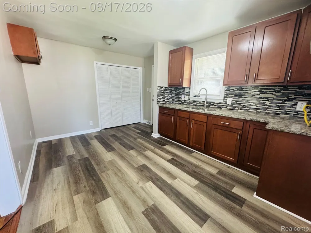 20195 Westhampton Avenue Southfield City, MI 48075