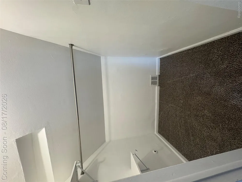 20195 Westhampton Avenue Southfield City, MI 48075