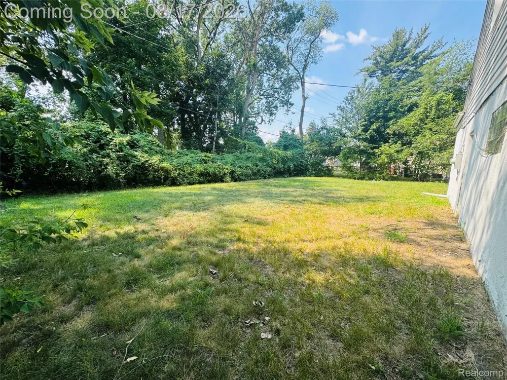 20195 Westhampton Avenue Southfield City, MI 48075