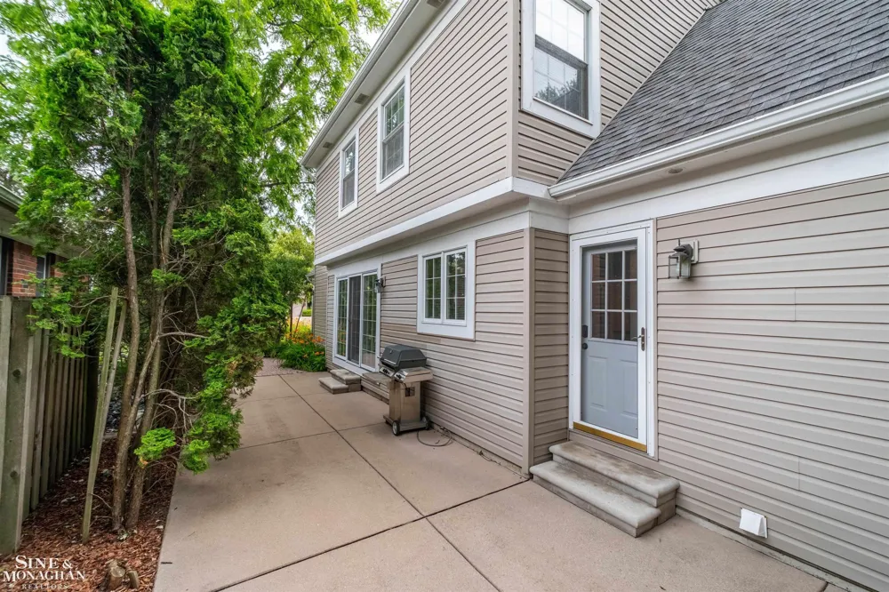 20675 Morningside Drive Grosse Pointe Woods City, MI 48236