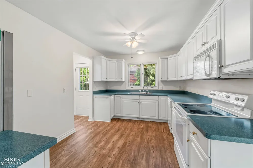 20675 Morningside Drive Grosse Pointe Woods City, MI 48236