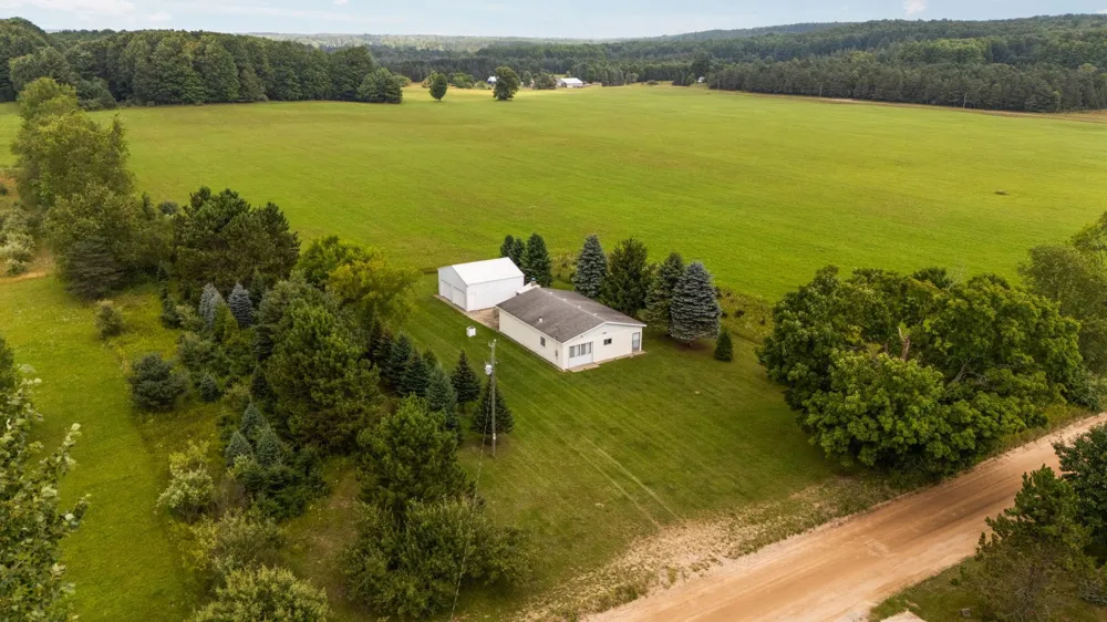 6726 S Snyder Road, SW Springfield Township, MI 49633