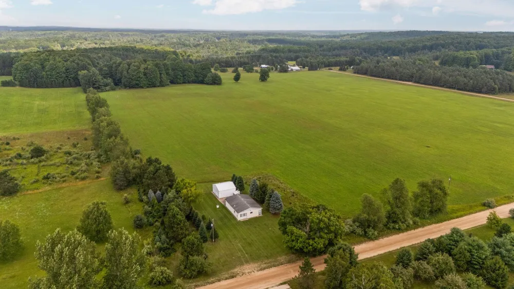 6726 S Snyder Road, SW Springfield Township, MI 49633