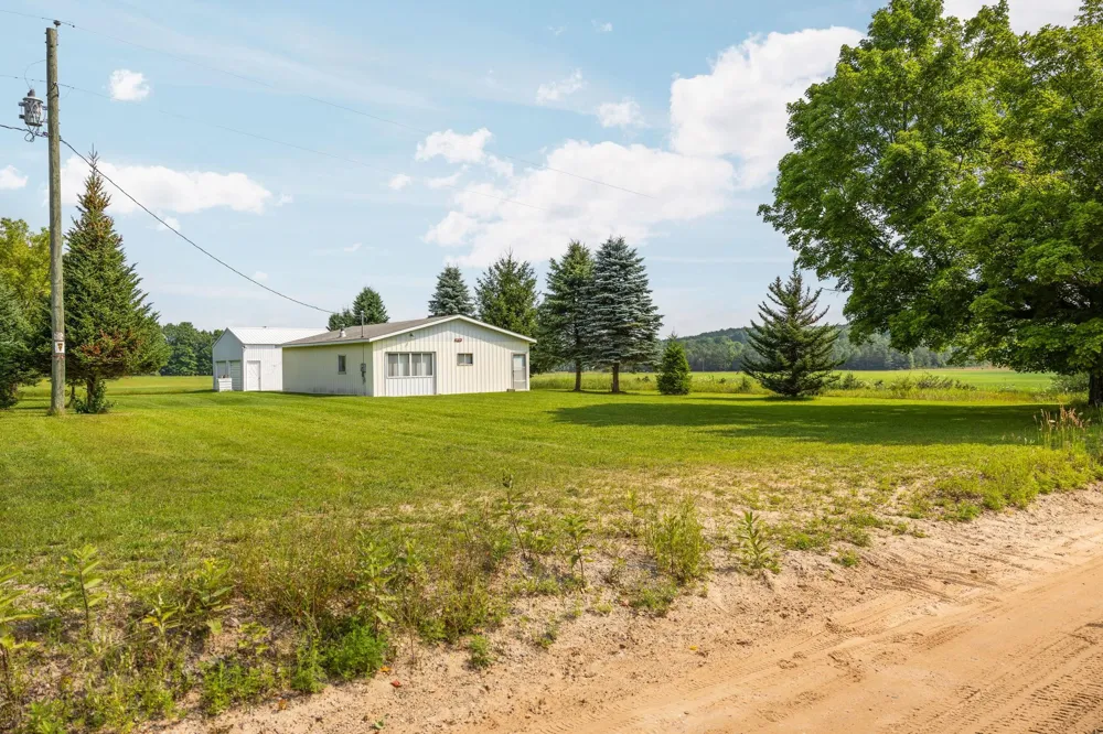 6726 S Snyder Road, SW Springfield Township, MI 49633