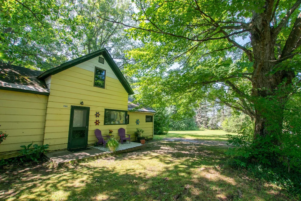 1304 S Richter Road Suttons Bay Township, MI 49682
