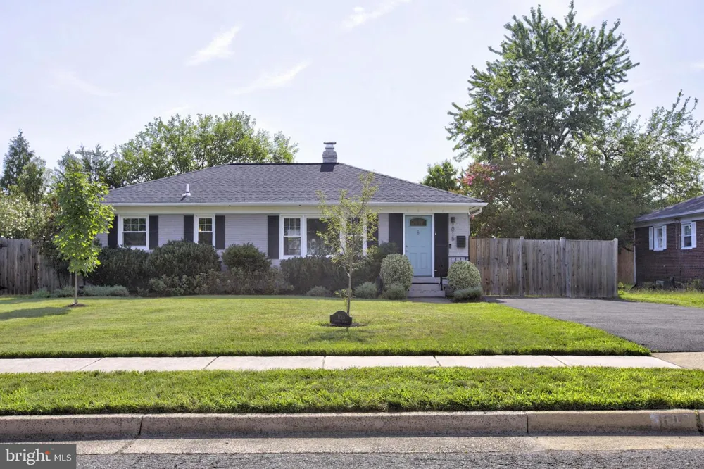 1015 WOODS PLACE Alexandria, VA 22302