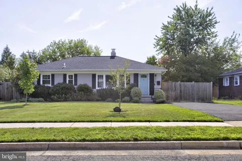 1015 WOODS PLACE