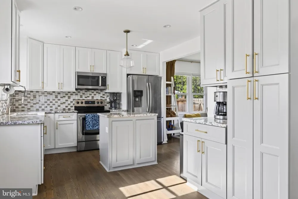 1015 WOODS PLACE Alexandria, VA 22302