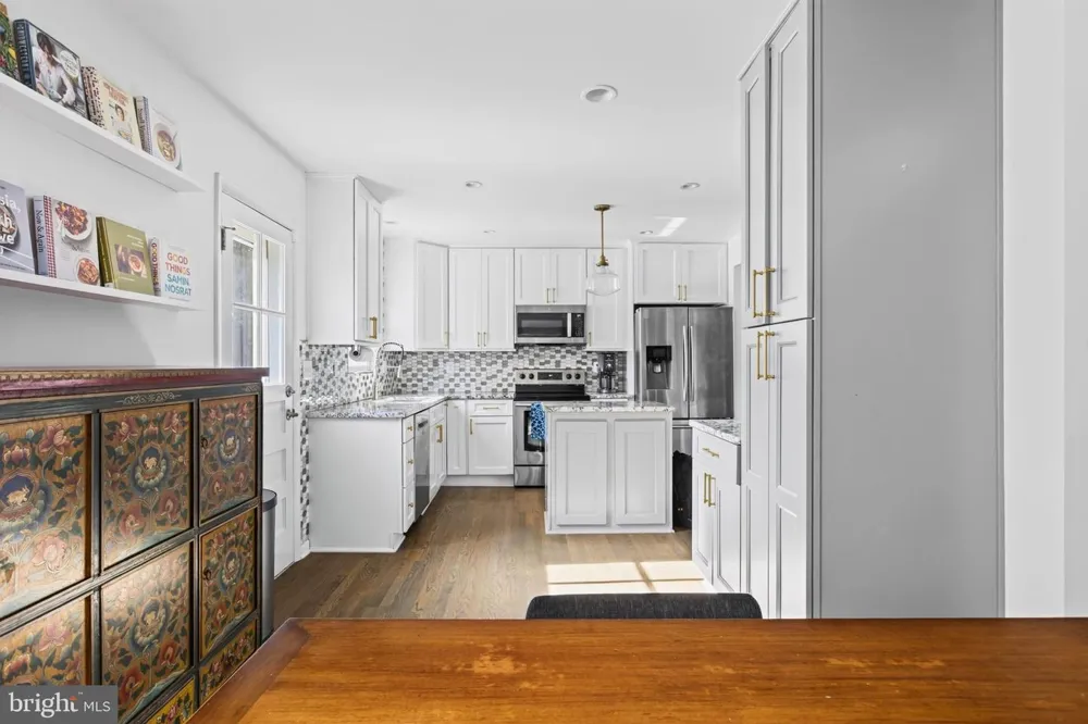 1015 WOODS PLACE Alexandria, VA 22302