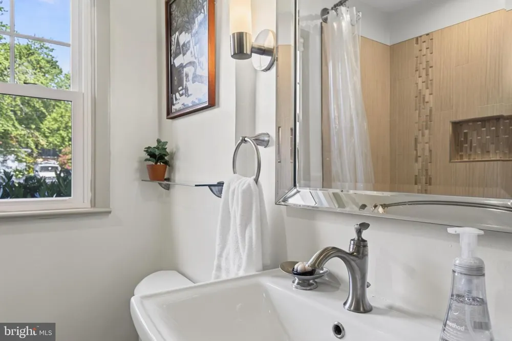 1015 WOODS PLACE Alexandria, VA 22302
