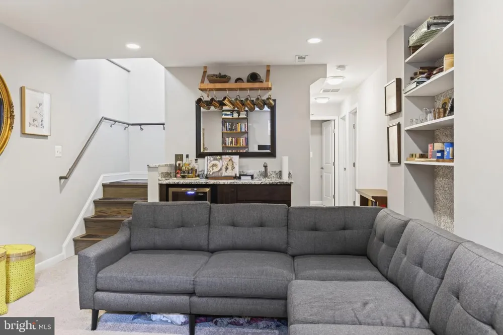 1015 WOODS PLACE Alexandria, VA 22302