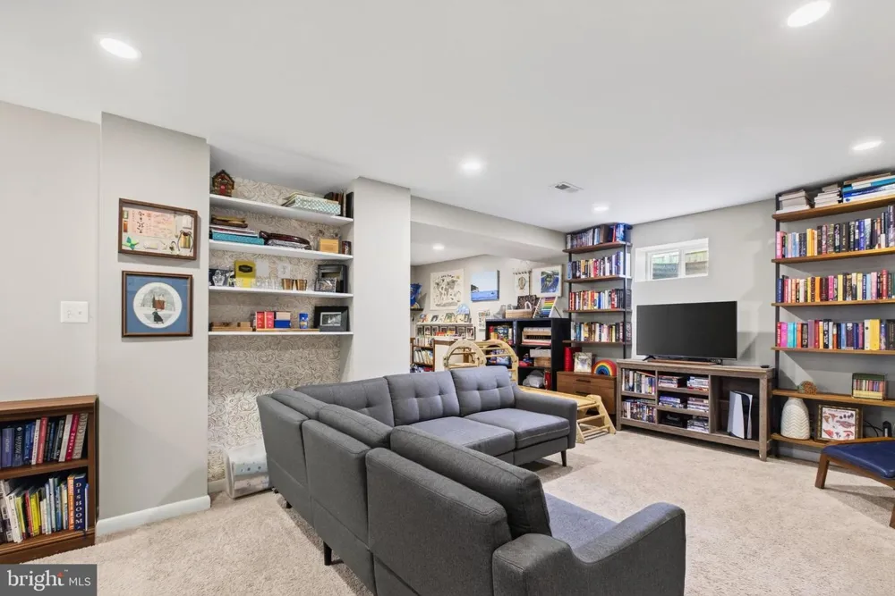 1015 WOODS PLACE Alexandria, VA 22302