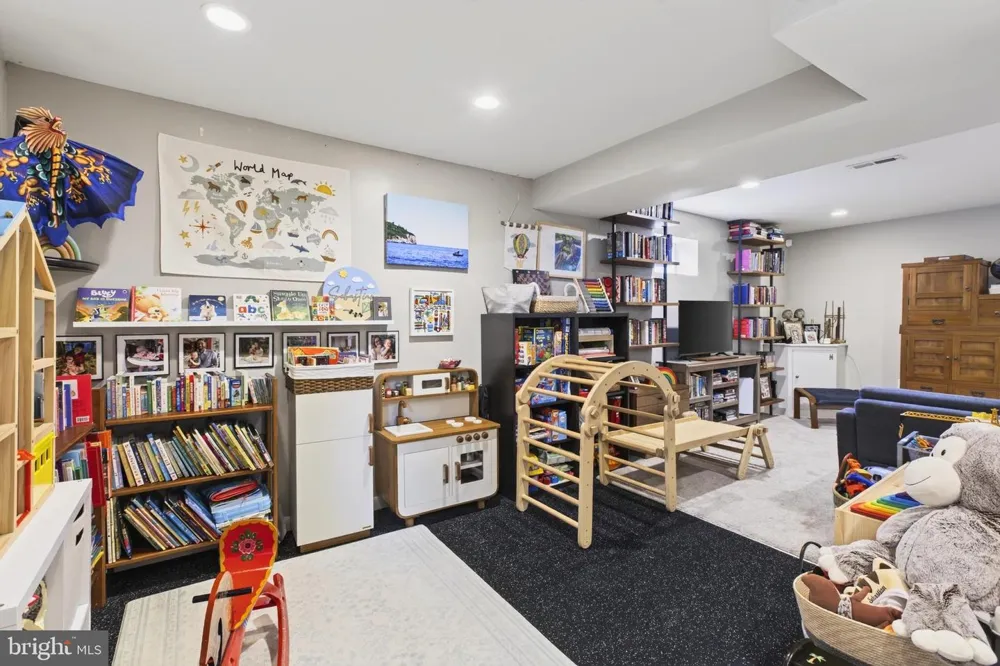1015 WOODS PLACE Alexandria, VA 22302