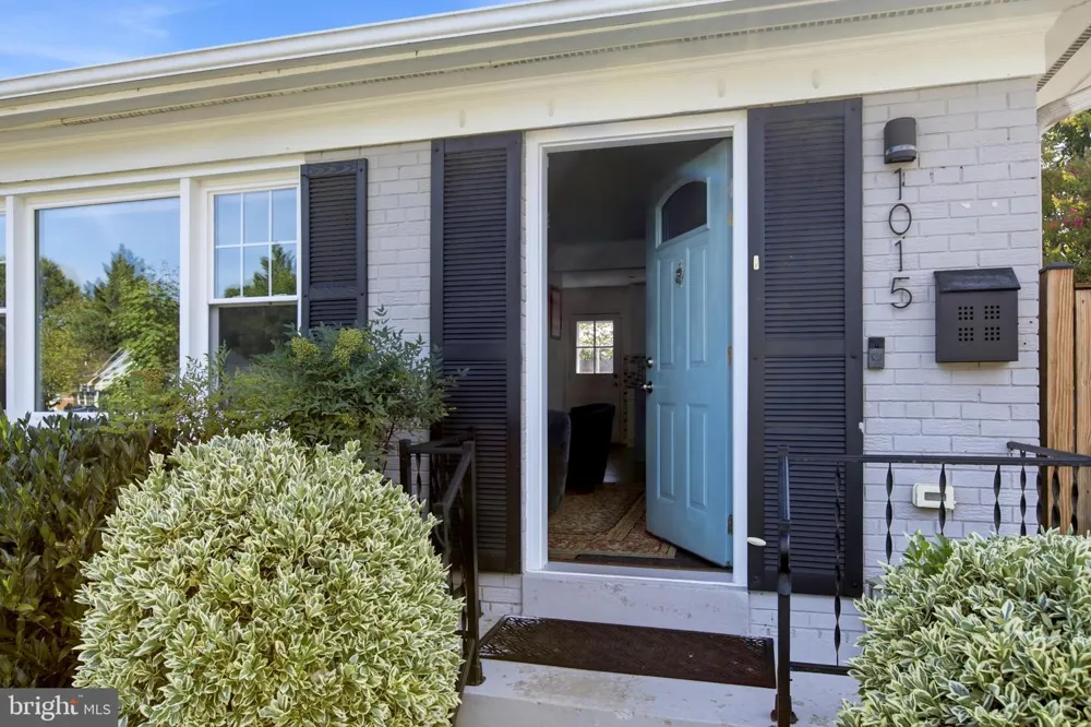1015 WOODS PLACE Alexandria, VA 22302
