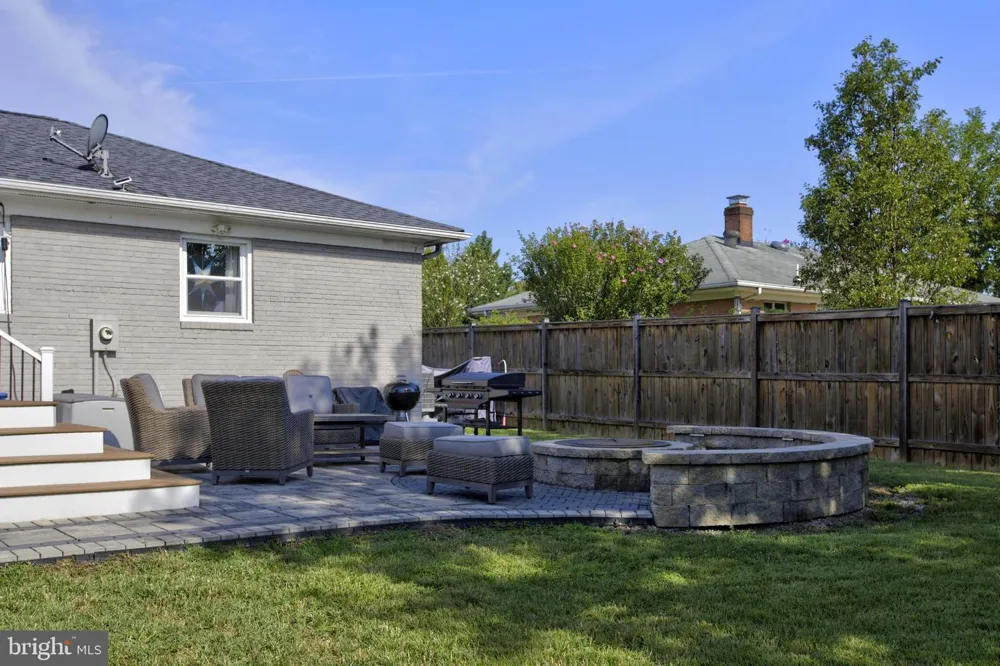 1015 WOODS PLACE Alexandria, VA 22302
