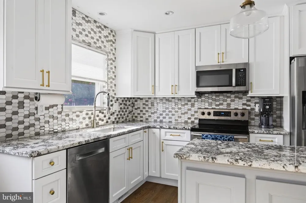 1015 WOODS PLACE Alexandria, VA 22302