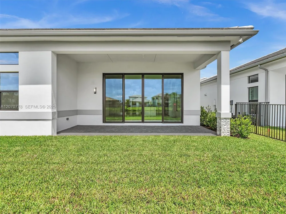 10032 Stockrun Dr Palm Beach Gardens, FL 33412