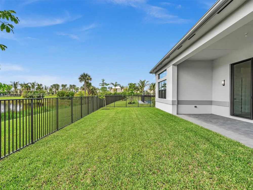 10032 Stockrun Dr Palm Beach Gardens, FL 33412