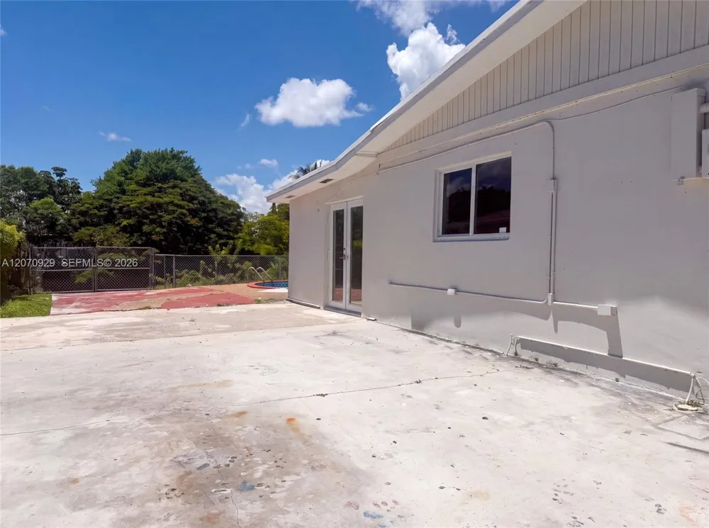 6200 SW 109th Ave Miami, FL 33173