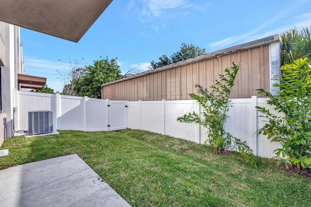 4208 NE 7TH TERRACE Oakland Park, FL 33334
