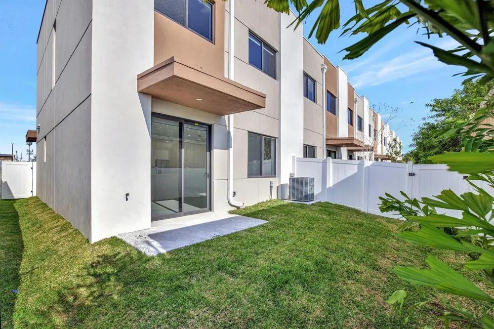 4208 NE 7TH TERRACE Oakland Park, FL 33334