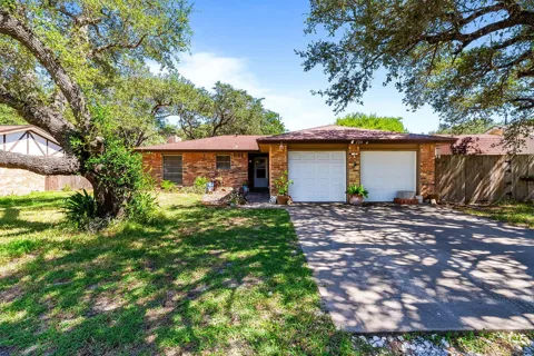 220 Winding Way