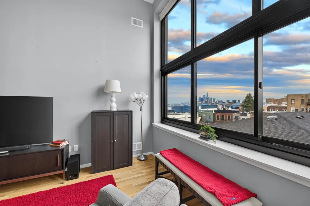 518 GREGORY AVE Weehawken, NJ 07086