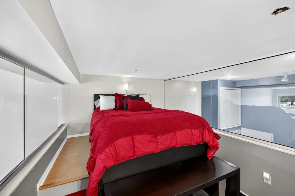 518 GREGORY AVE Weehawken, NJ 07086