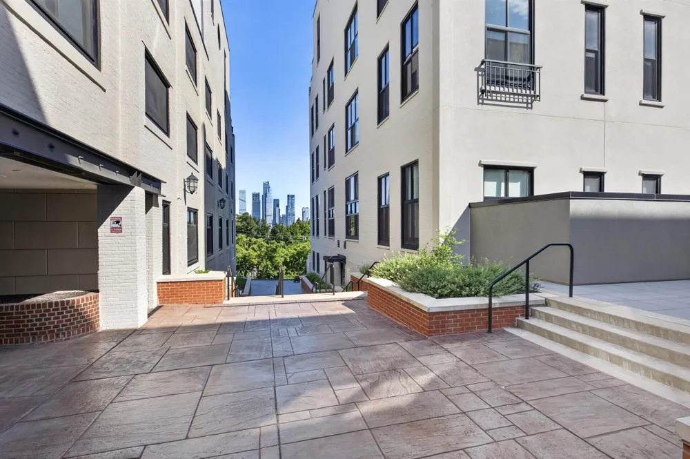 518 GREGORY AVE Weehawken, NJ 07086
